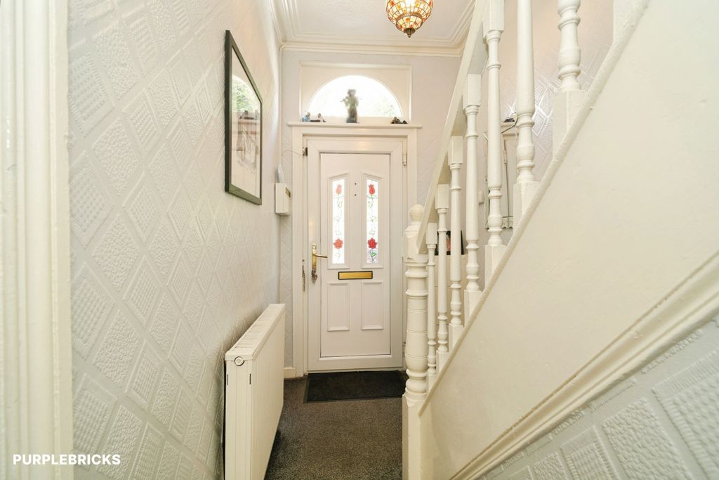 Property photo 2 of 21 Entrance Hallway