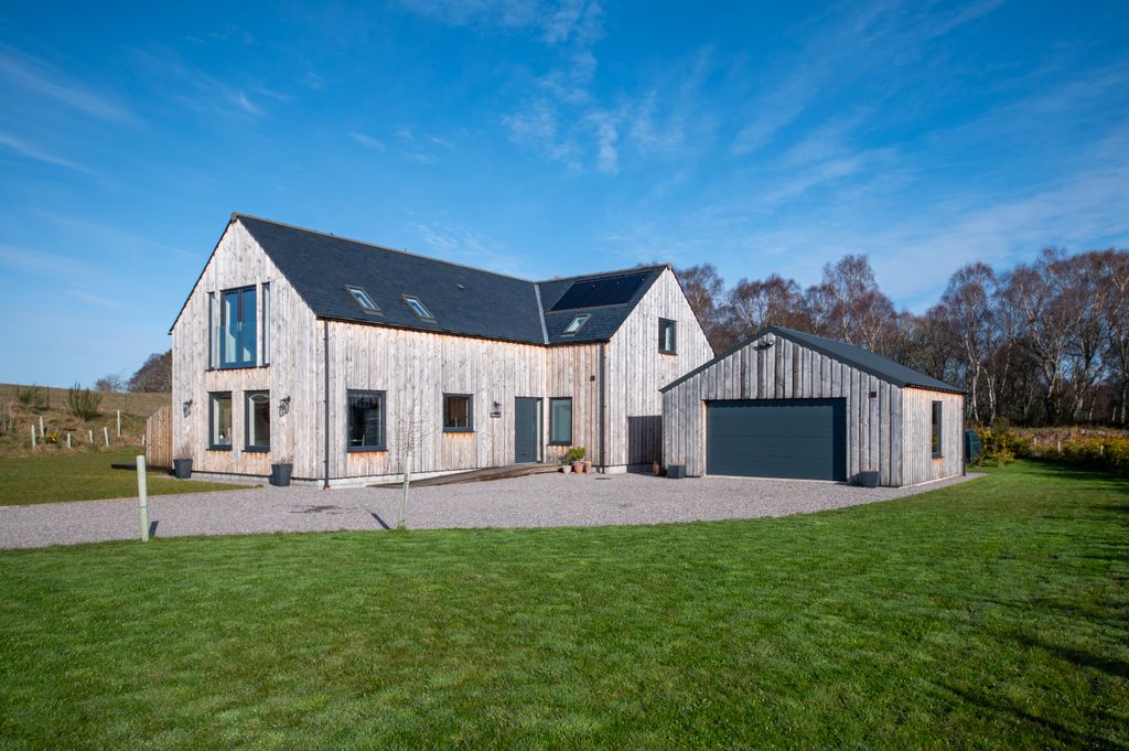 Property photo 1 of 36 Exterior Lead