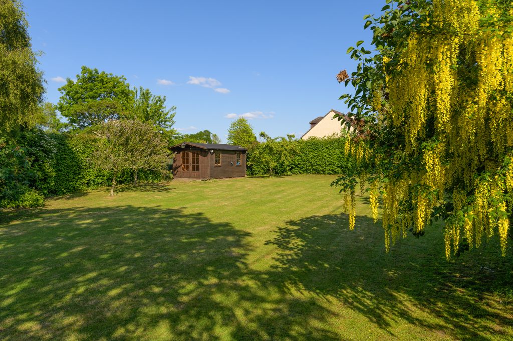 Property photo 2 of 23 Garden