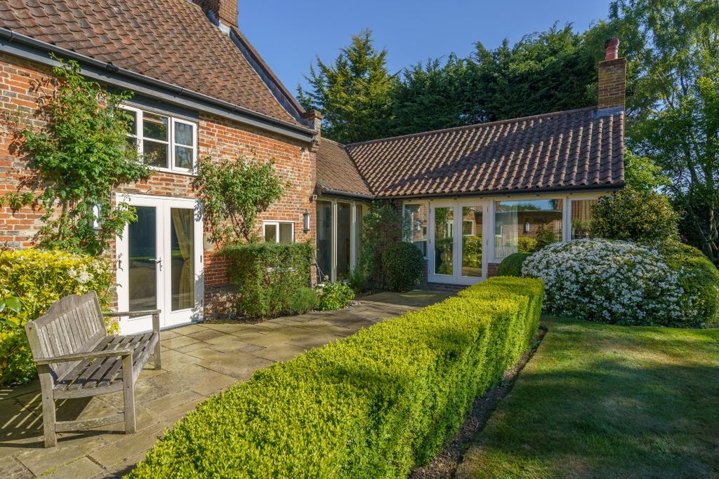 Property photo 2 of 32 Iq_00292