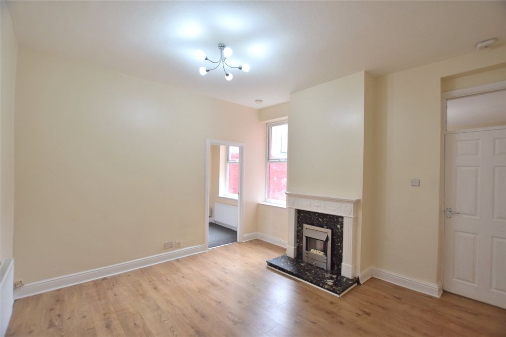 Property photo 2 of 7 Living Room