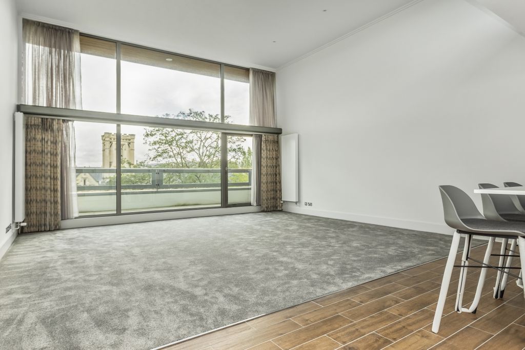 Property photo 2 of 14 61 Century Court ...