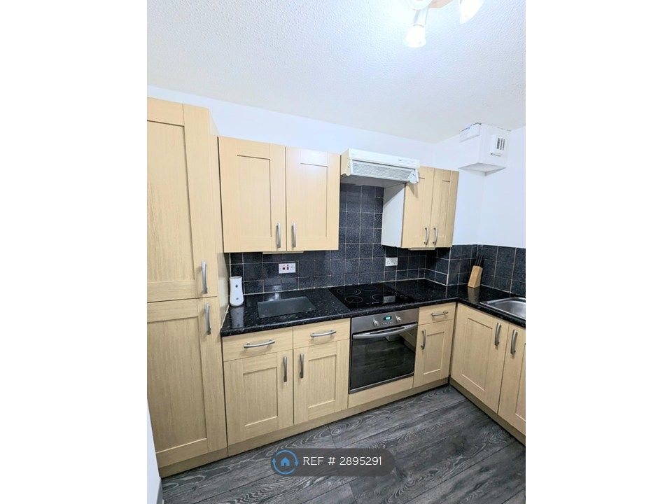 Property photo 2 of 11 Kitchen