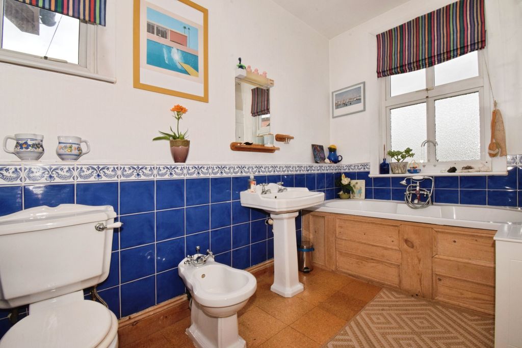 Additional image 18 of 4 bed semi-detached house for saleHolmfield Road, Leicester LE2