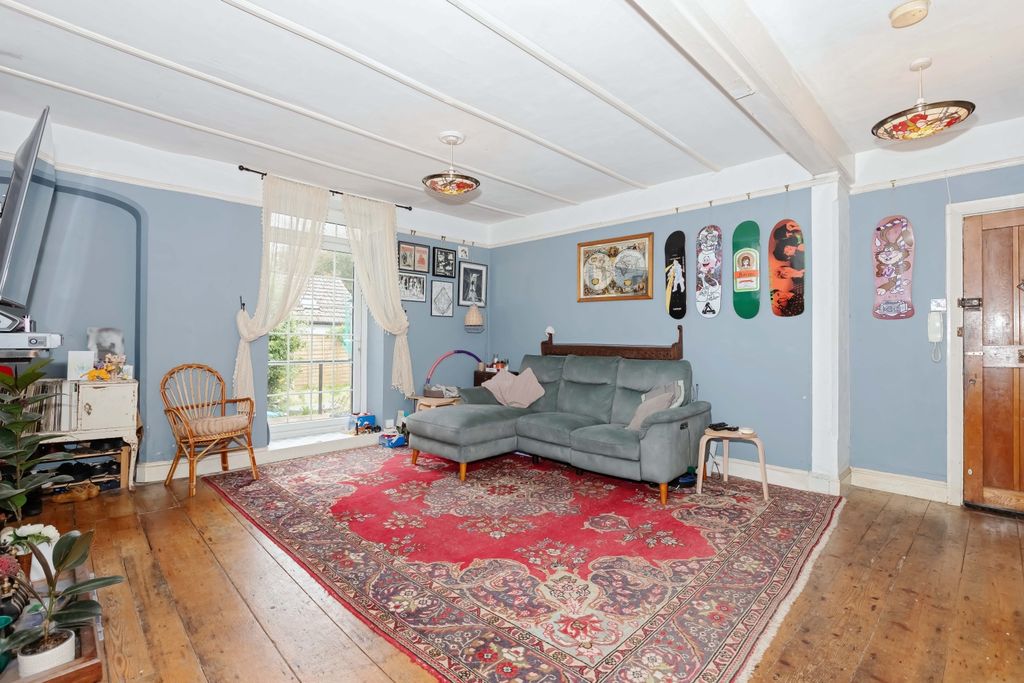 Property photo 2 of 14 Richmond Rd_9