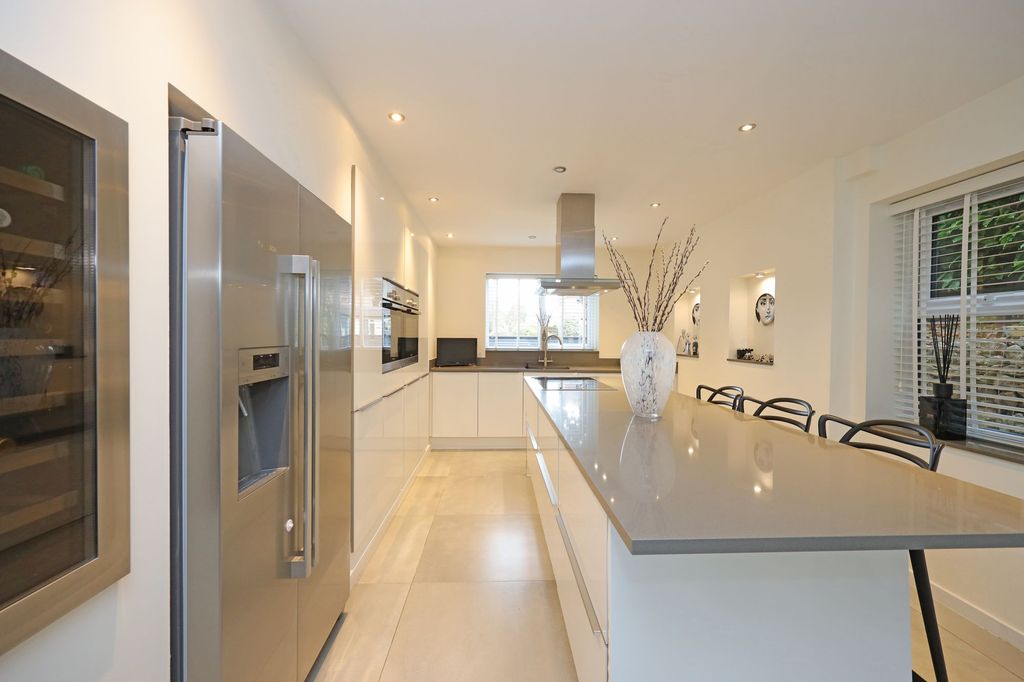 Property photo 2 of 50