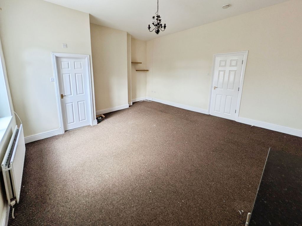 Property photo 3 of 11 Living Room
