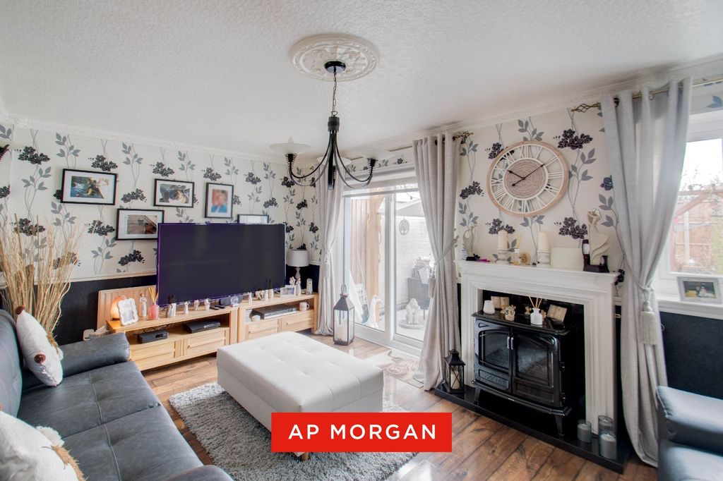 Property photo 2 of 18 Picture No. 11