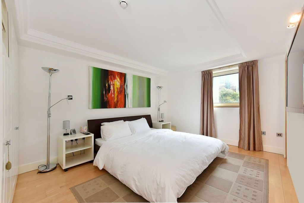 Property photo 3 of 19 Flat 12, Regents Park House (7).Jpg