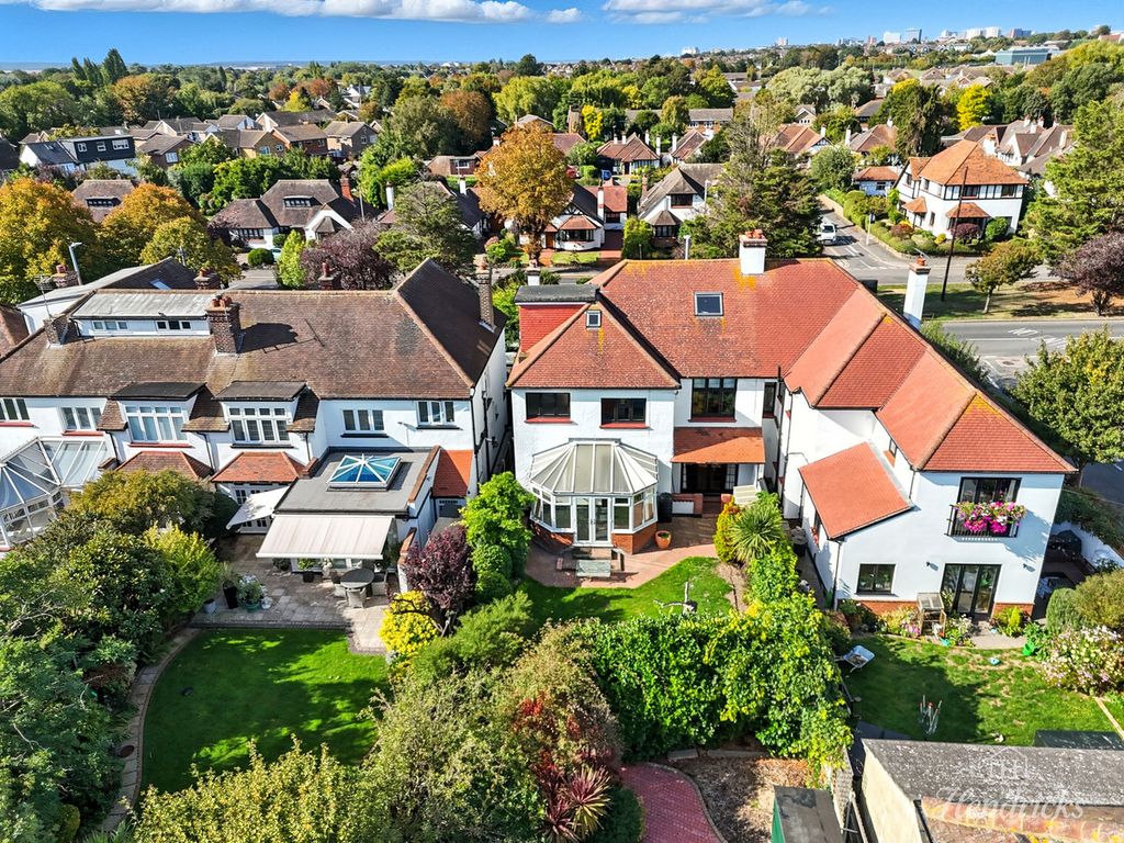 Property photo 2 of 43