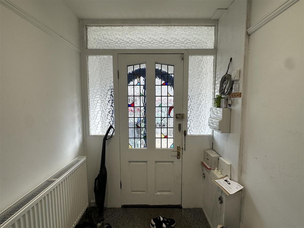 Property photo 3 of 10 Hallway