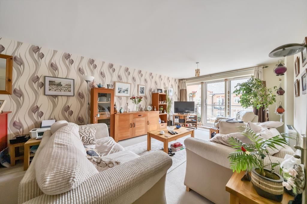 Property photo 3 of 21 Living Room