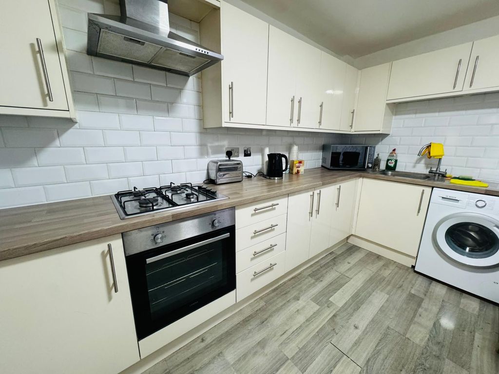 Property photo 3 of 11 Gallery