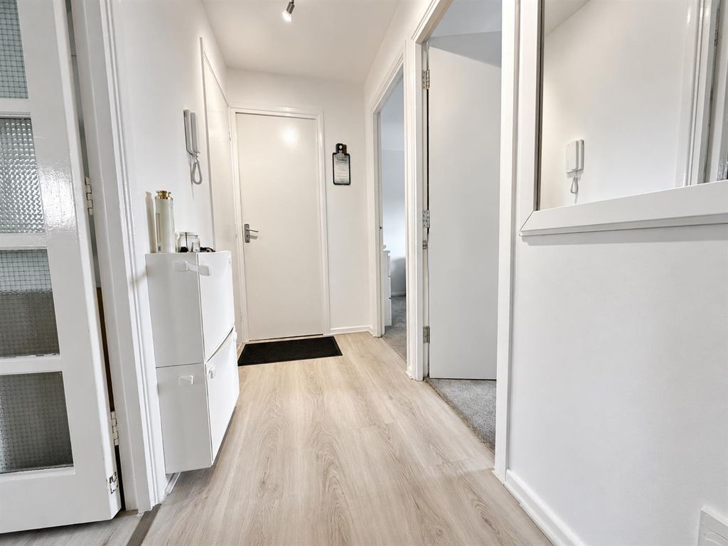 Property photo 3 of 11 Hallway.Png