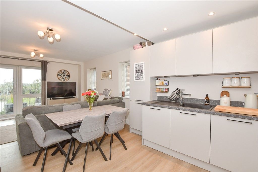 Property photo 3 of 9 Kitchen