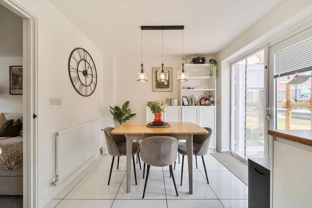 Property photo 3 of 19 Kitchen / Breakfast Room