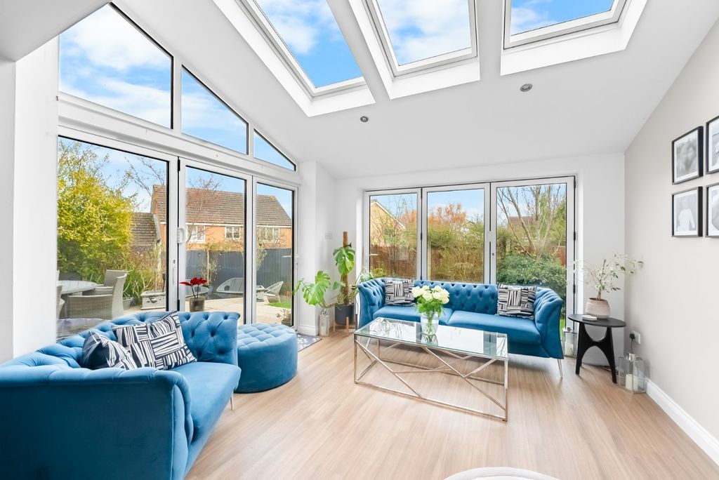 Property photo 2 of 19 Picture No. 14