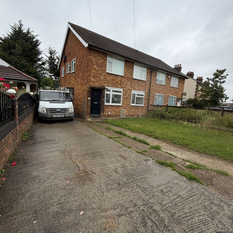 Property photo 1 of 9 2 Bed Maisonette To Rent Yeading Fork, Hayes Ub4