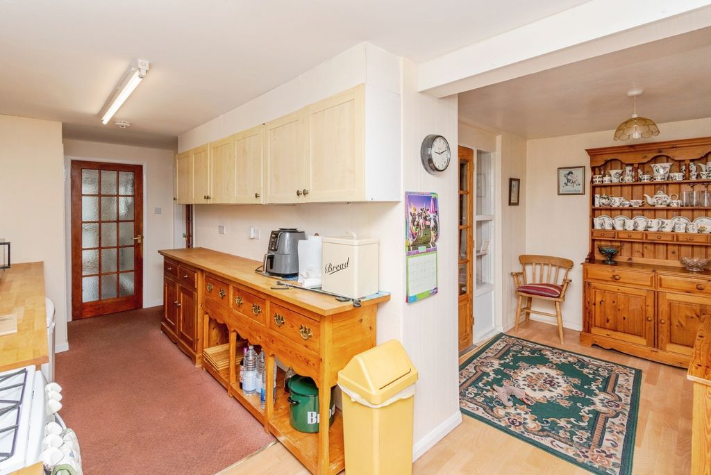 Property photo 2 of 16 Photo