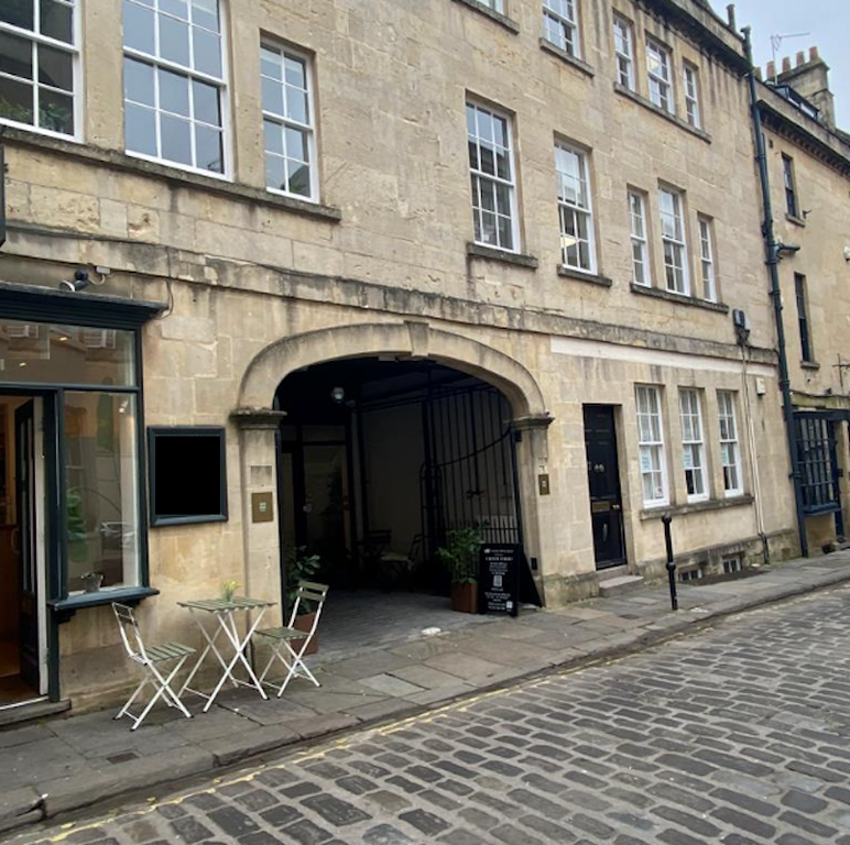 Property photo 1 of 6 Photo 0