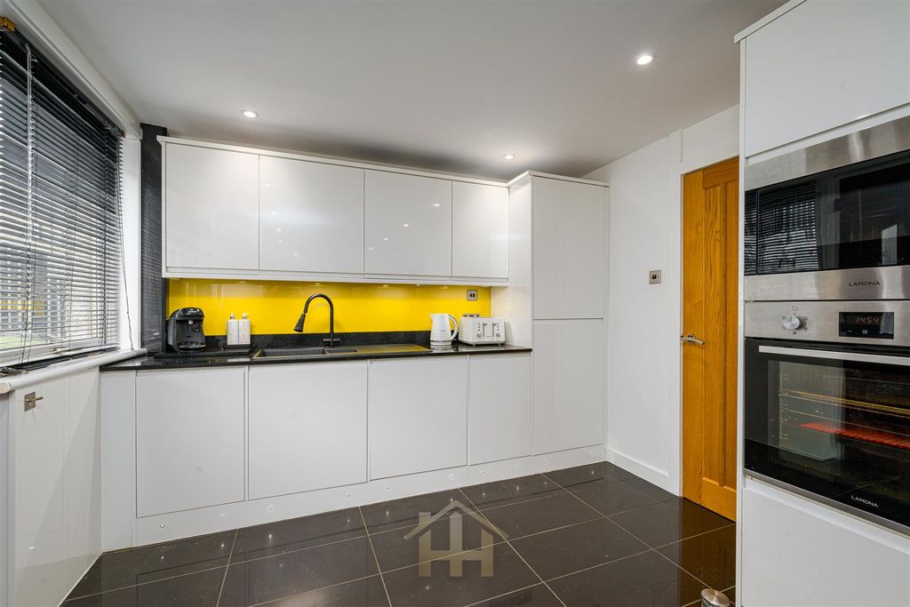 Property photo 3 of 22 Z92_7847-Edit.Jpg