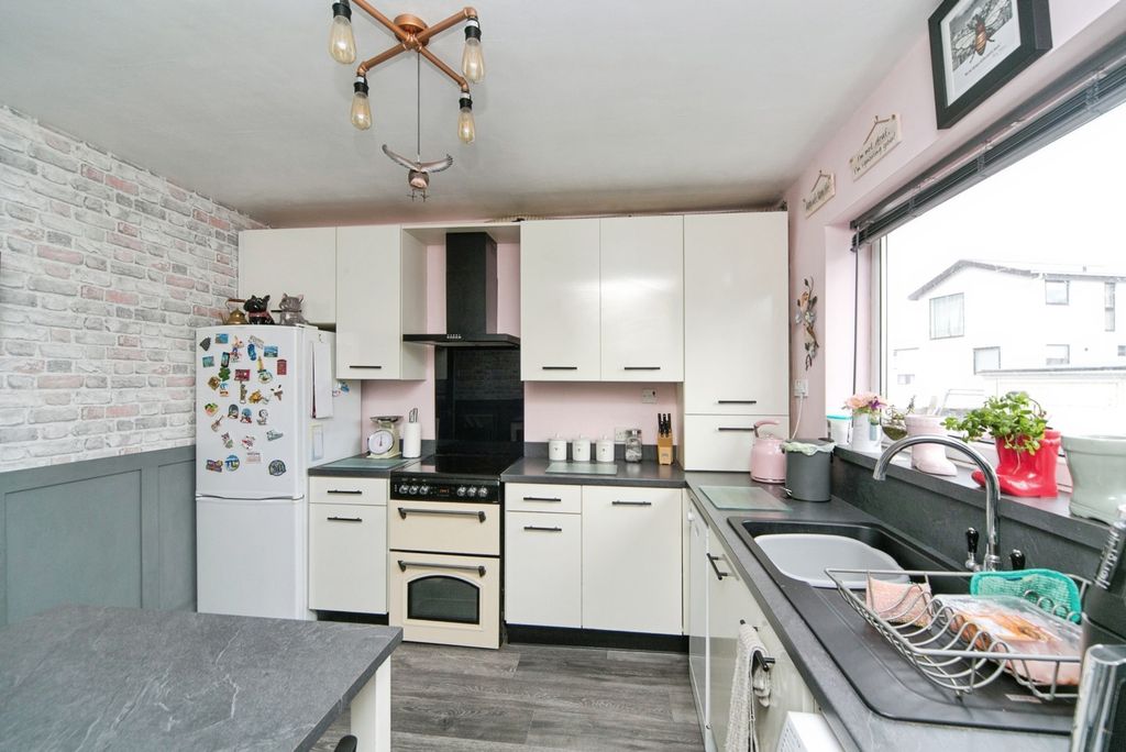 Additional image 5 of 1 bed flat for saleRiverside Court, Deganwy, Conwy LL31