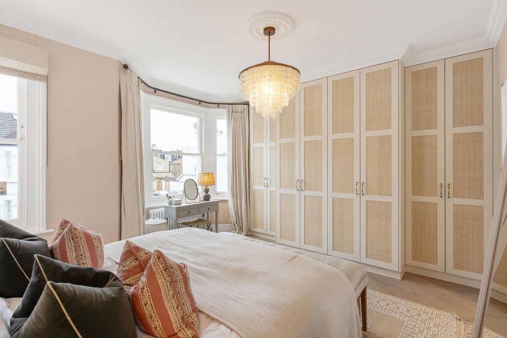 Property photo 2 of 19 Image