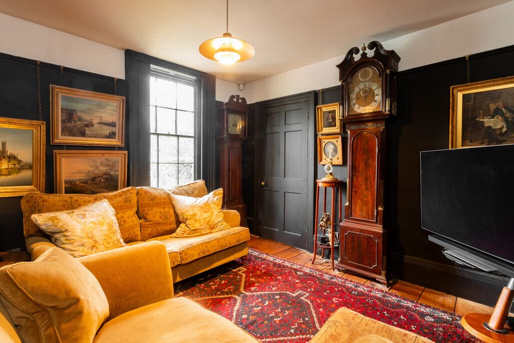 Property photo 3 of 39 Sitting Room