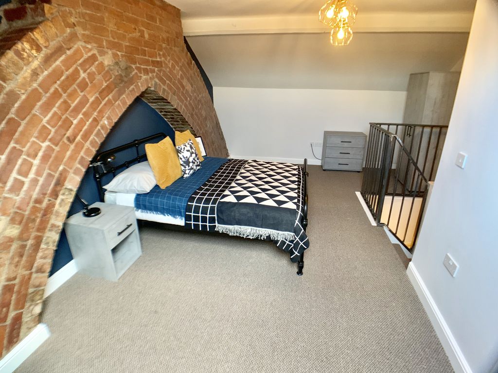 Property photo 1 of 23 4 Bed Shared House - Doncaster Road, Barnsley S70