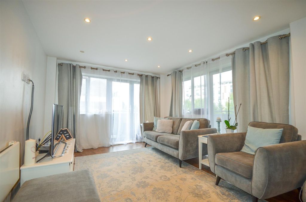 Property photo 1 of 8 Aqua House