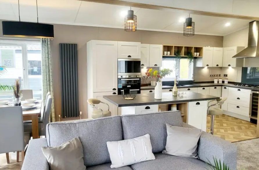 Property photo 2 of 31 2