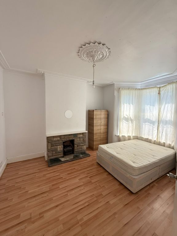 Property photo 1 of 4 1 Bed Room To Rent Perth Road, Ilford Ig2