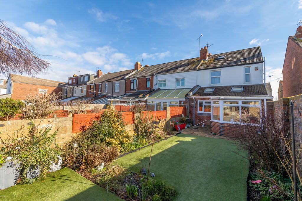 Property photo 2 of 25 .