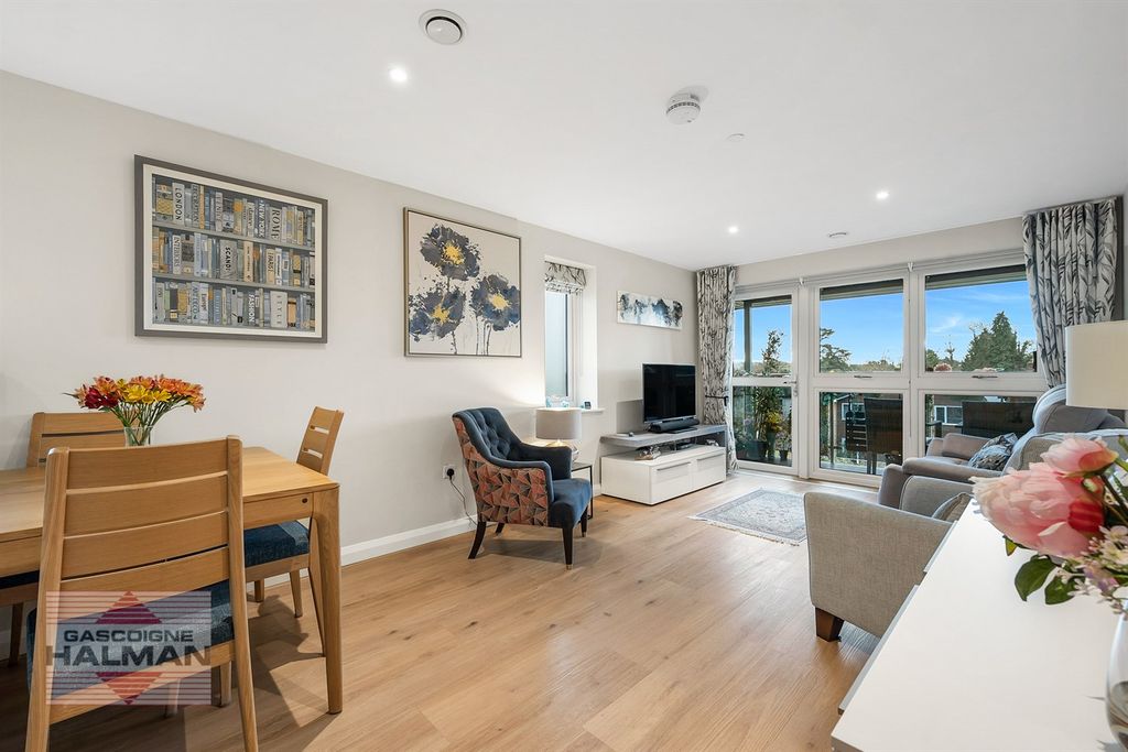 Property photo 3 of 23 Living Room