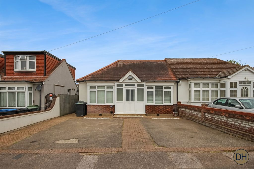 Property photo 1 of 12 Bassett Gardens