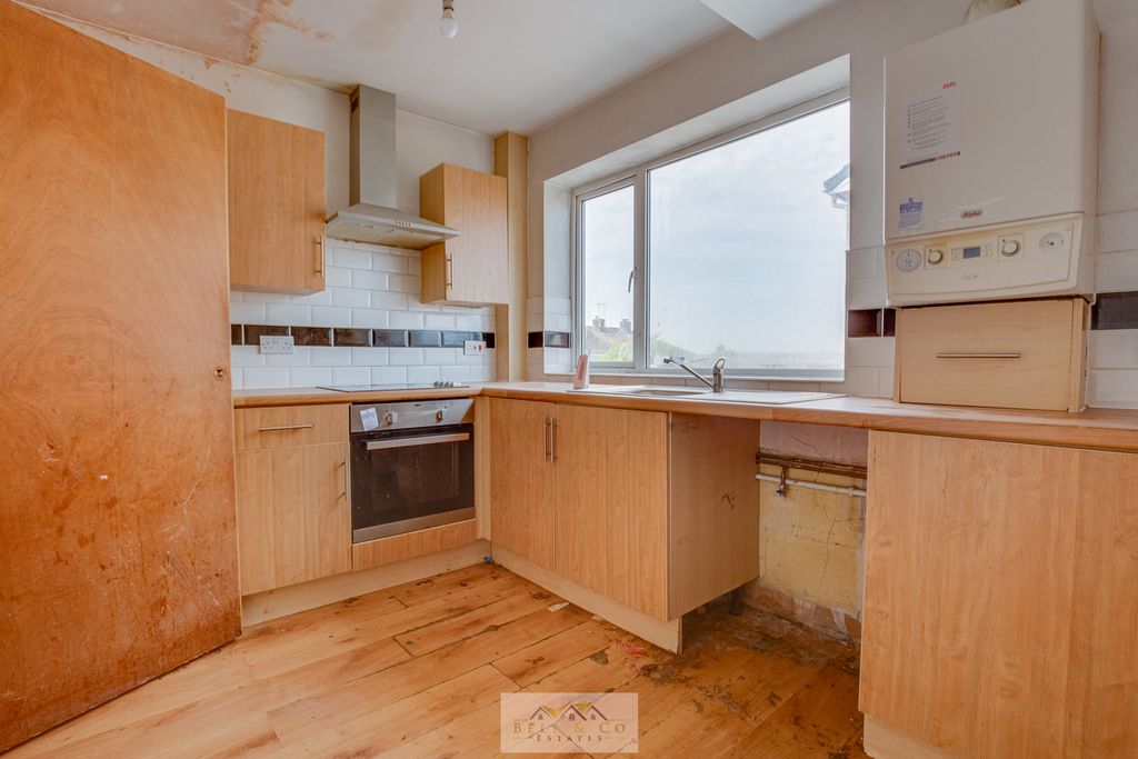 Property photo 3 of 22 Kitchen 1.2