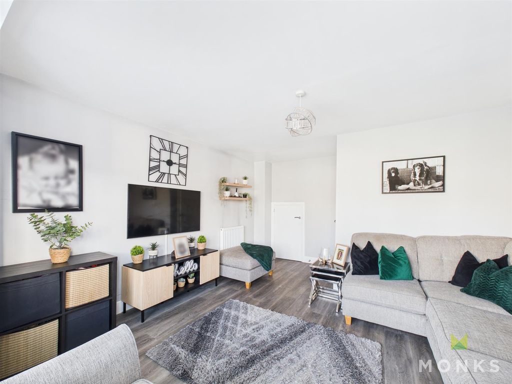 Property photo 3 of 18 Cam05160G0-Pr0067-Still012.Jpg