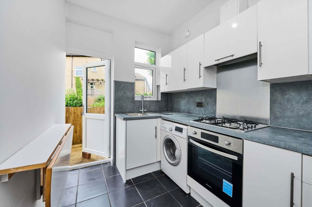 Property photo 3 of 6