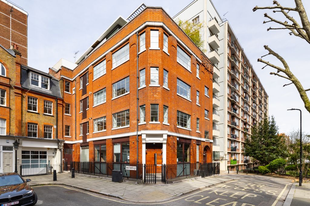 Property photo 1 of 40