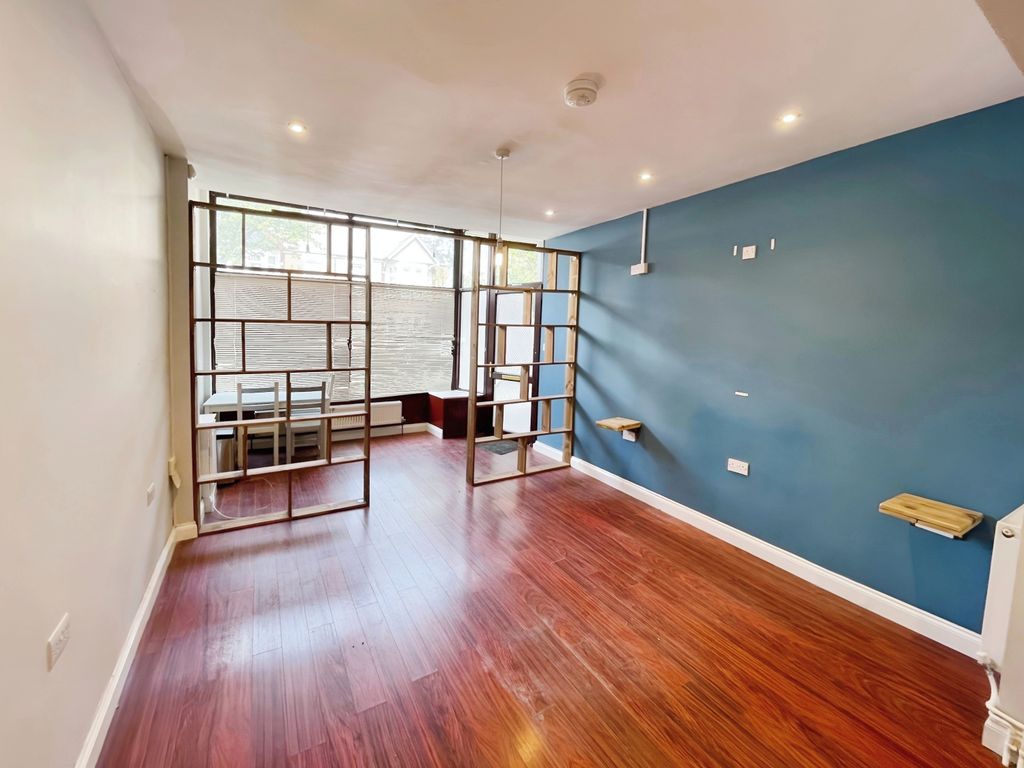 Property photo 2 of 7 Image