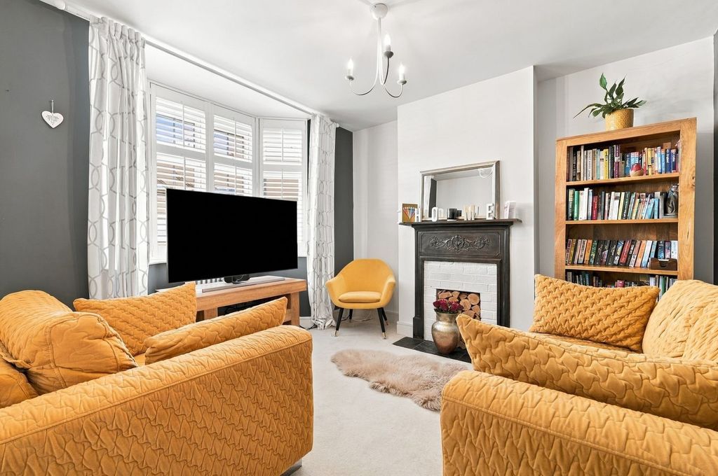 Property photo 2 of 17
