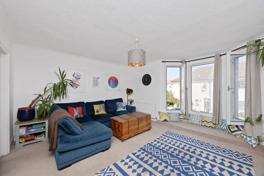 Property photo 2 of 14