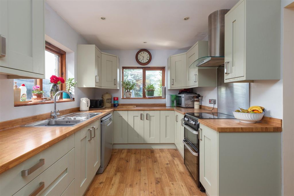 Property photo 3 of 31