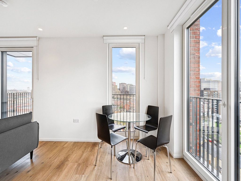 Property photo 3 of 17 Curlew House