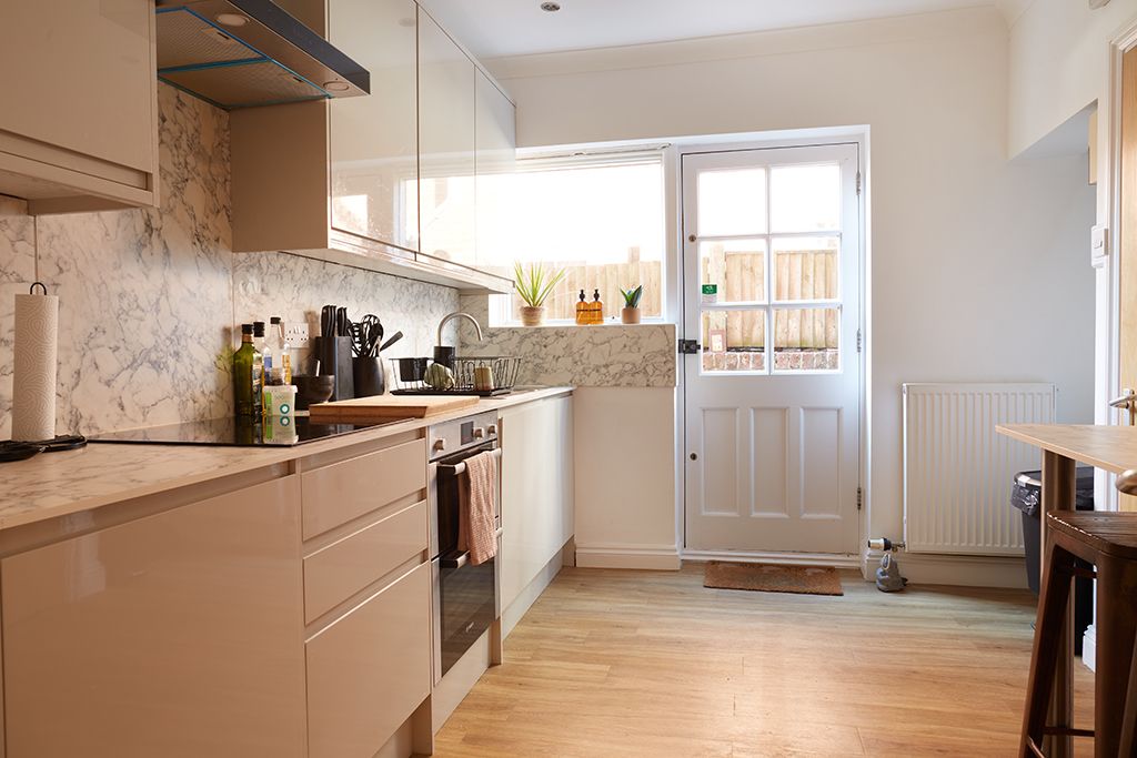 Property photo 2 of 9 Kitchen