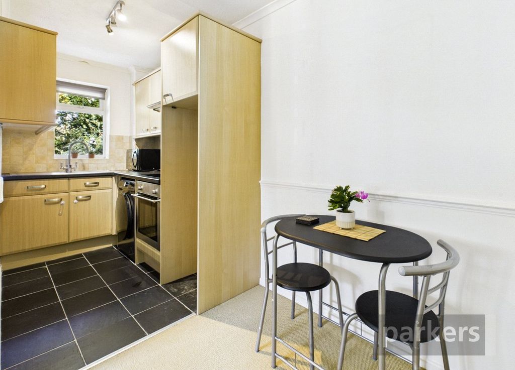 Property photo 3 of 21 Kitchen