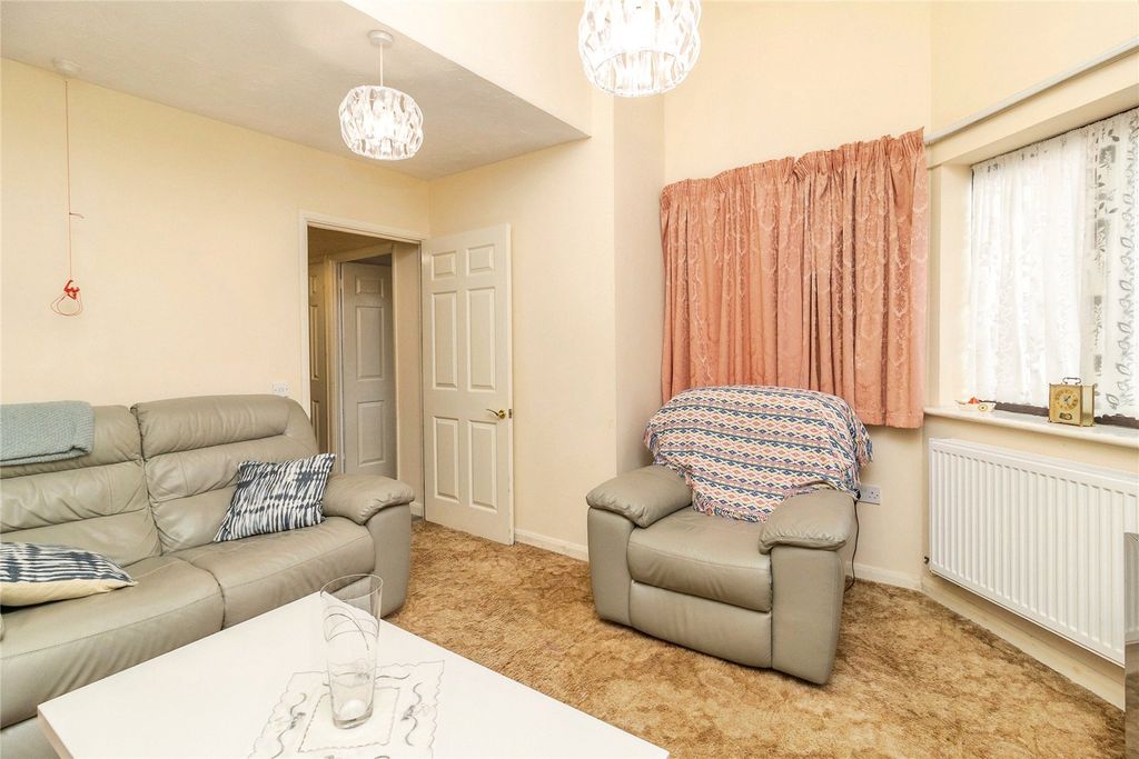 Property photo 3 of 21 Picture No. 31