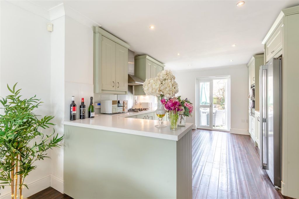 Property photo 3 of 25 8683724-Interior05.Jpg