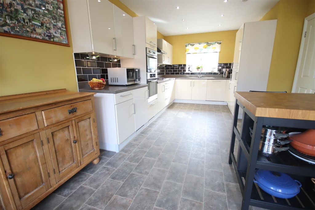 Property photo 3 of 28 Img_9957.Jpg