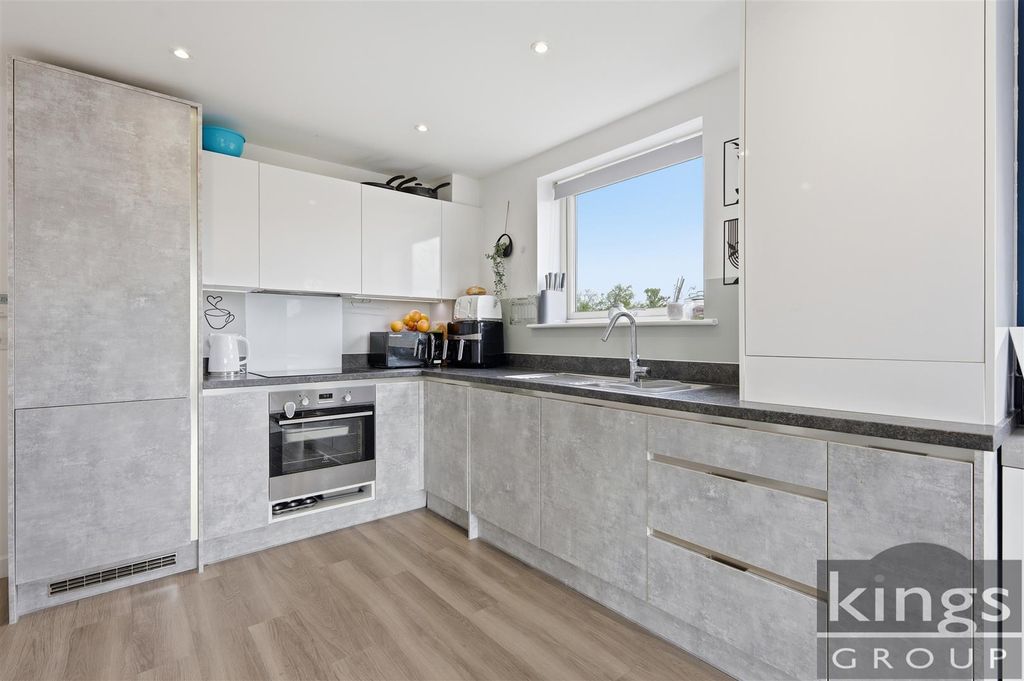 Additional image 5 of 3 bed flat for saleNorth Square, Newhall, Harlow CM17